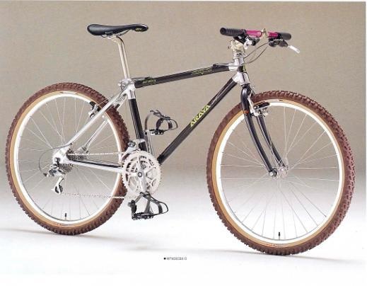 1990年、カーボンファイバーとアルミインナーラグを組み合わせたMTBモデル